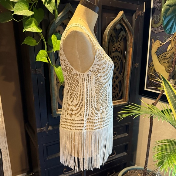 Urban Outfitters Crochet Lace Fringed Cotton Bohemian Beach 70’s vibe tank - Picture 4 of 12